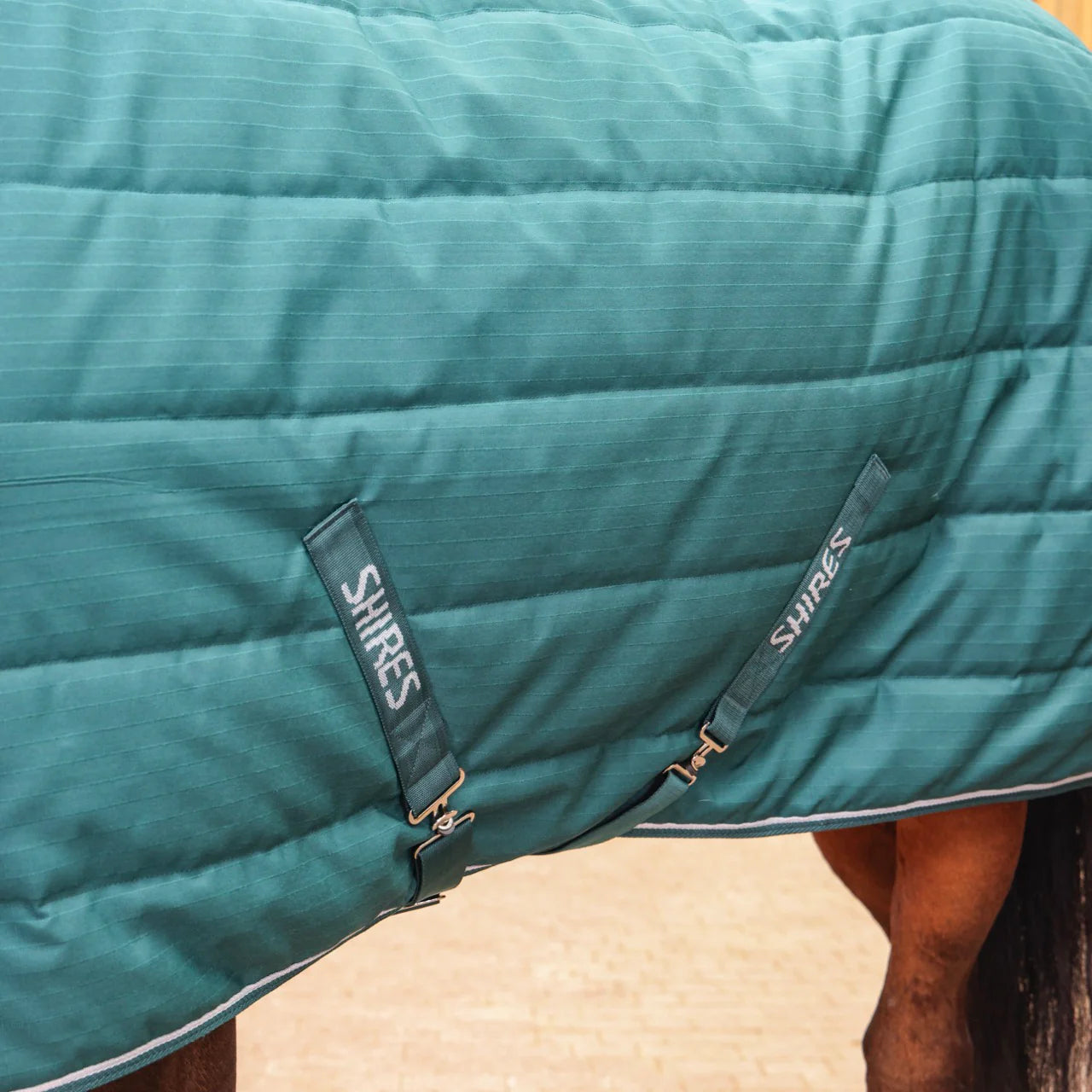 Shires Tempest Original 200G Mediumweight Standard Neck Horse Stable Rug,4'0"-7'3