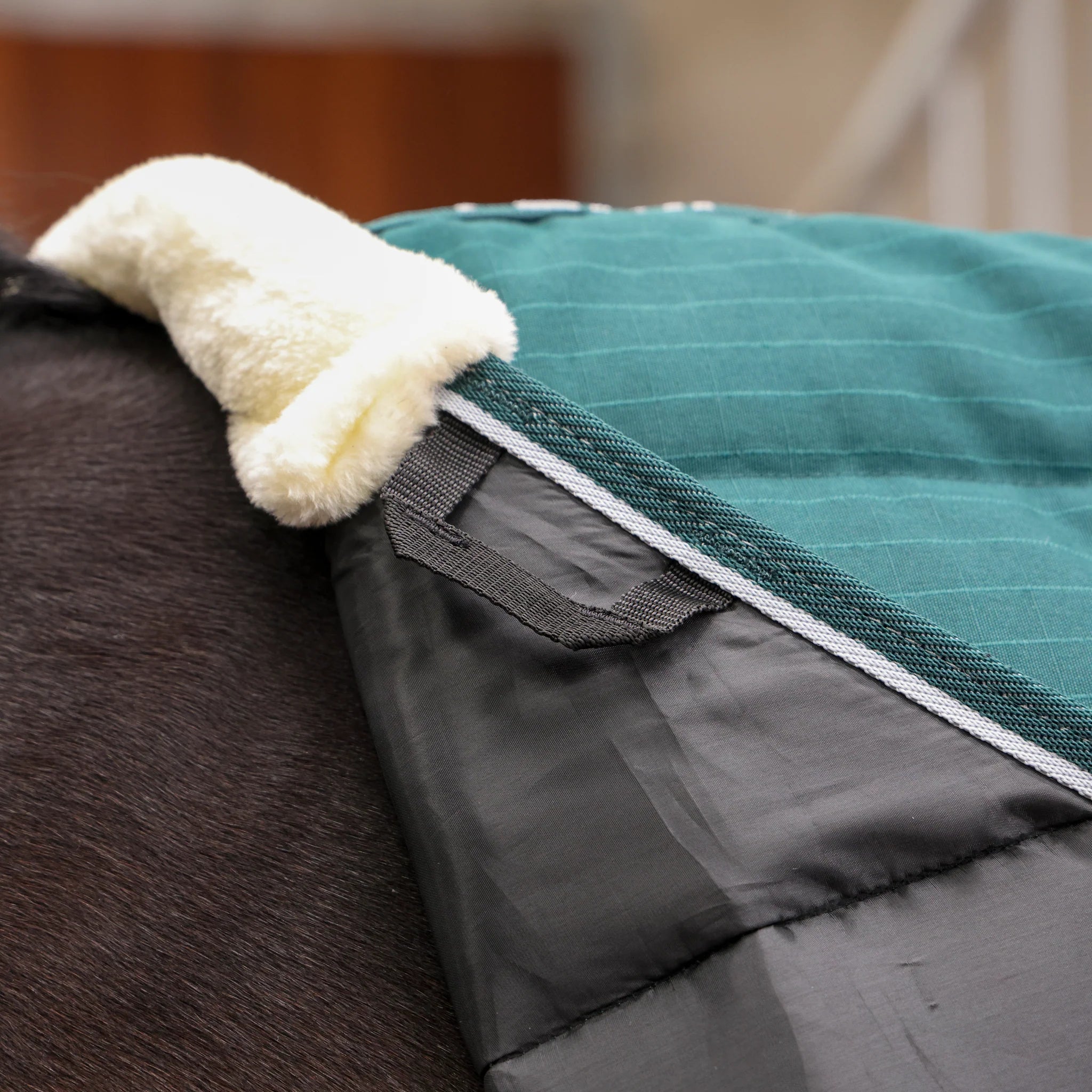 Shires Tempest Original 200G Mediumweight Standard Neck Horse Stable Rug,4'0"-7'3