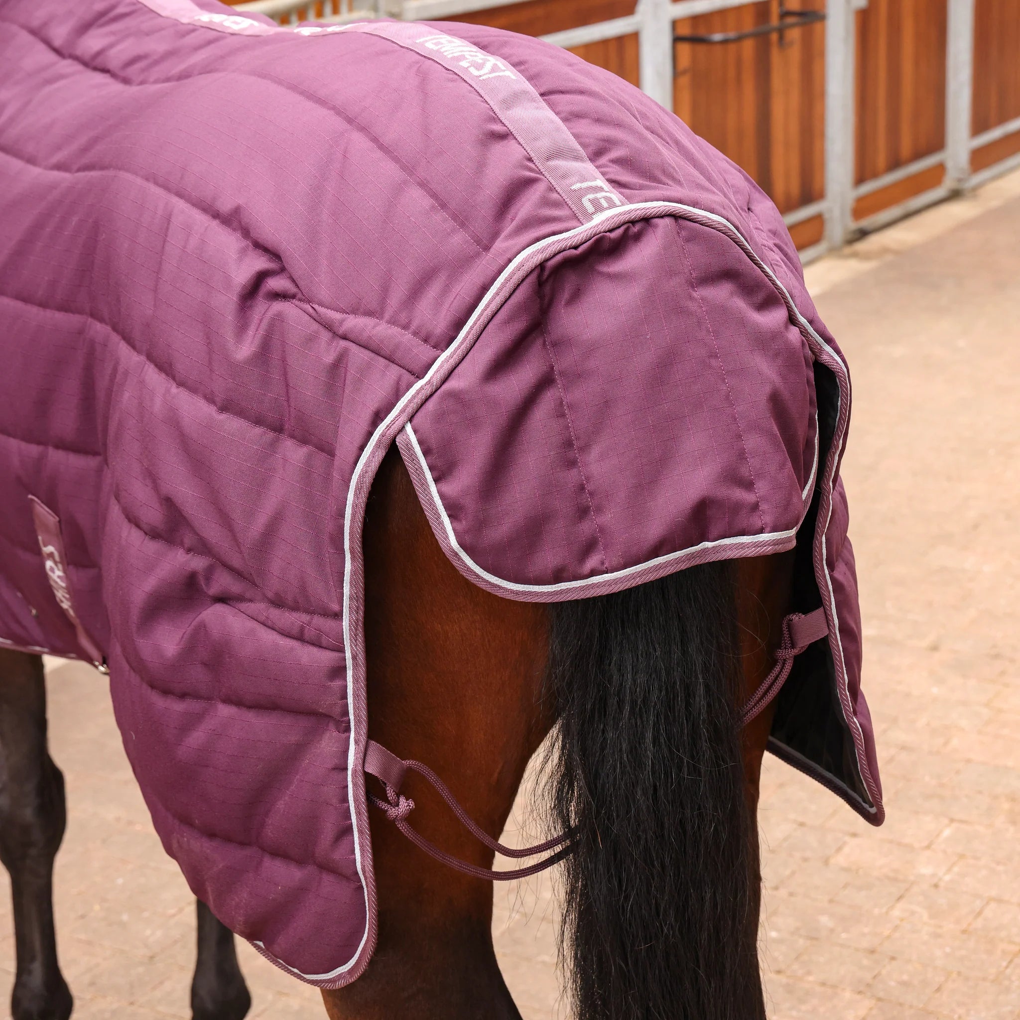 Shires Tempest Original 300G Heavyweight Combo Full Neck Horse Stable Rug, 4-7'3