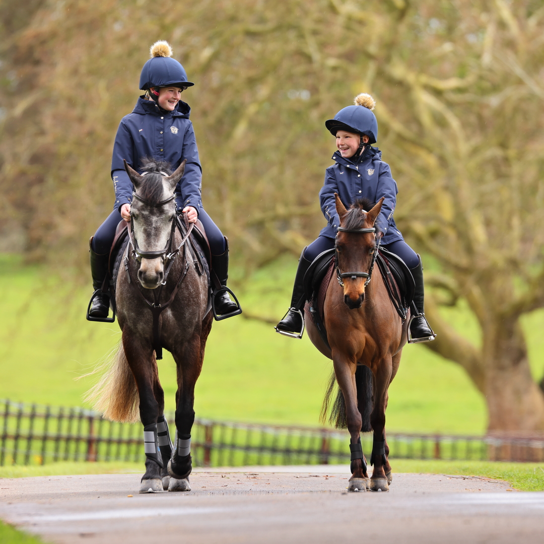 Picture of Shires Aubrion Waterproof Childs Team Coat, Young Rider, Age 7-16yrs.