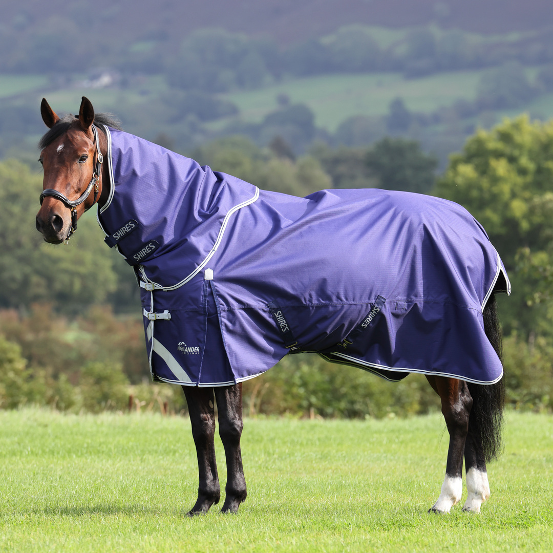 Picture of Shires Highlander Original 0g Horse Turnout Rug & Neck Set, Navy, 5'0"-7'3"