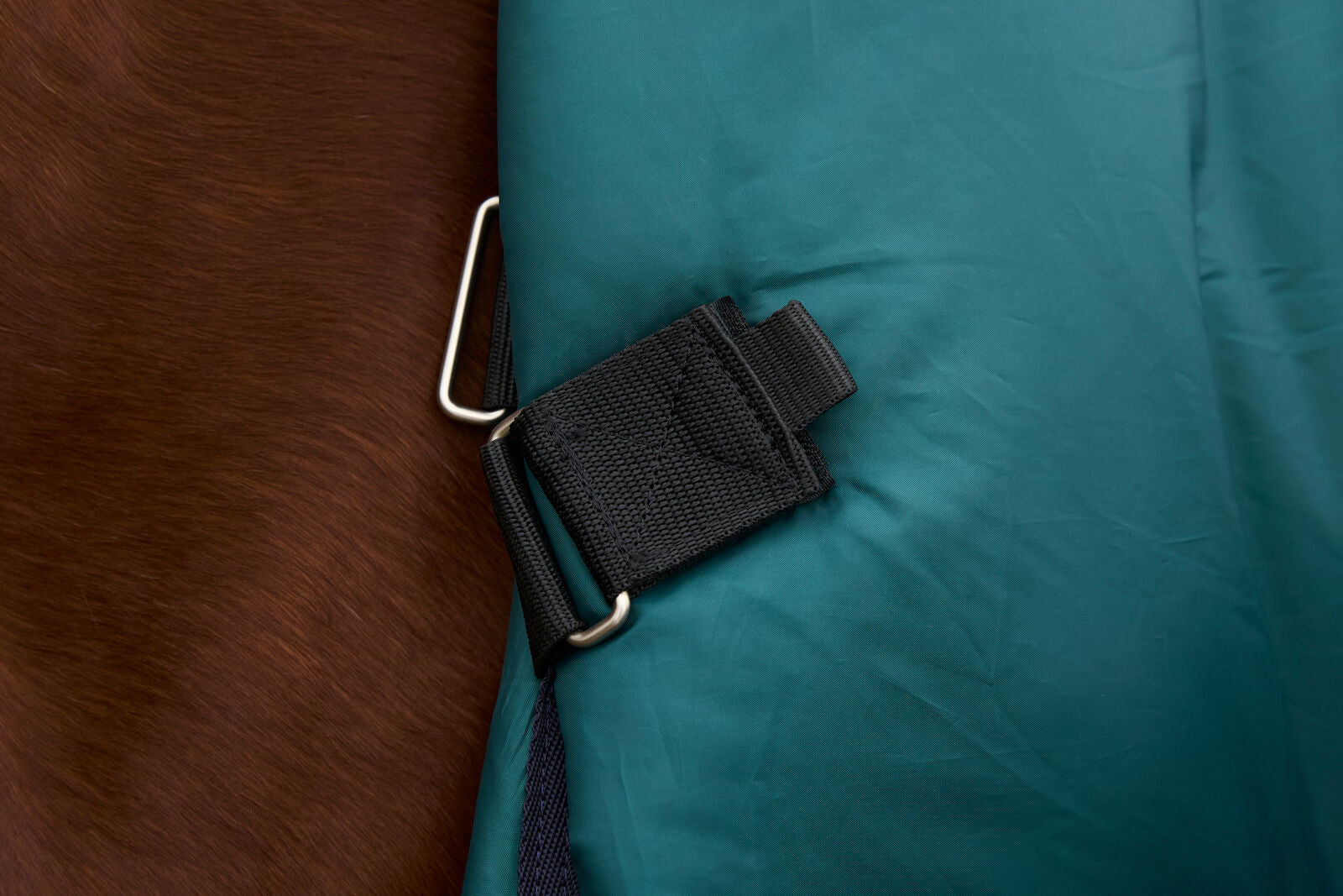 WEATHERBEETA COMFITEC PLUS DYNAMIC HORSE TURNOUT RUG, DETACH-A-NECK,  220G