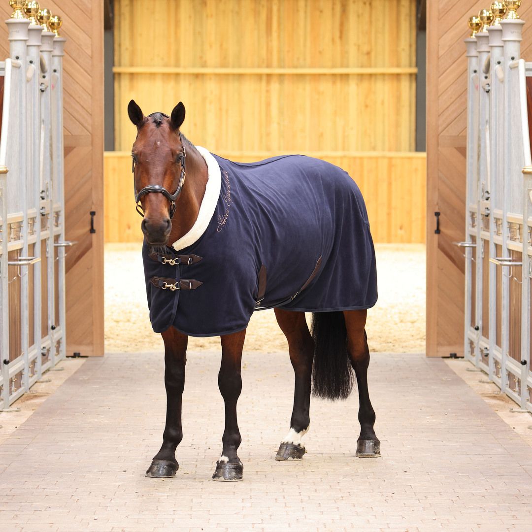 Picture of Shires Deluxe Fleece Rug, Horse Travel Rug, 3 Colours,  5'6" - 7'3"