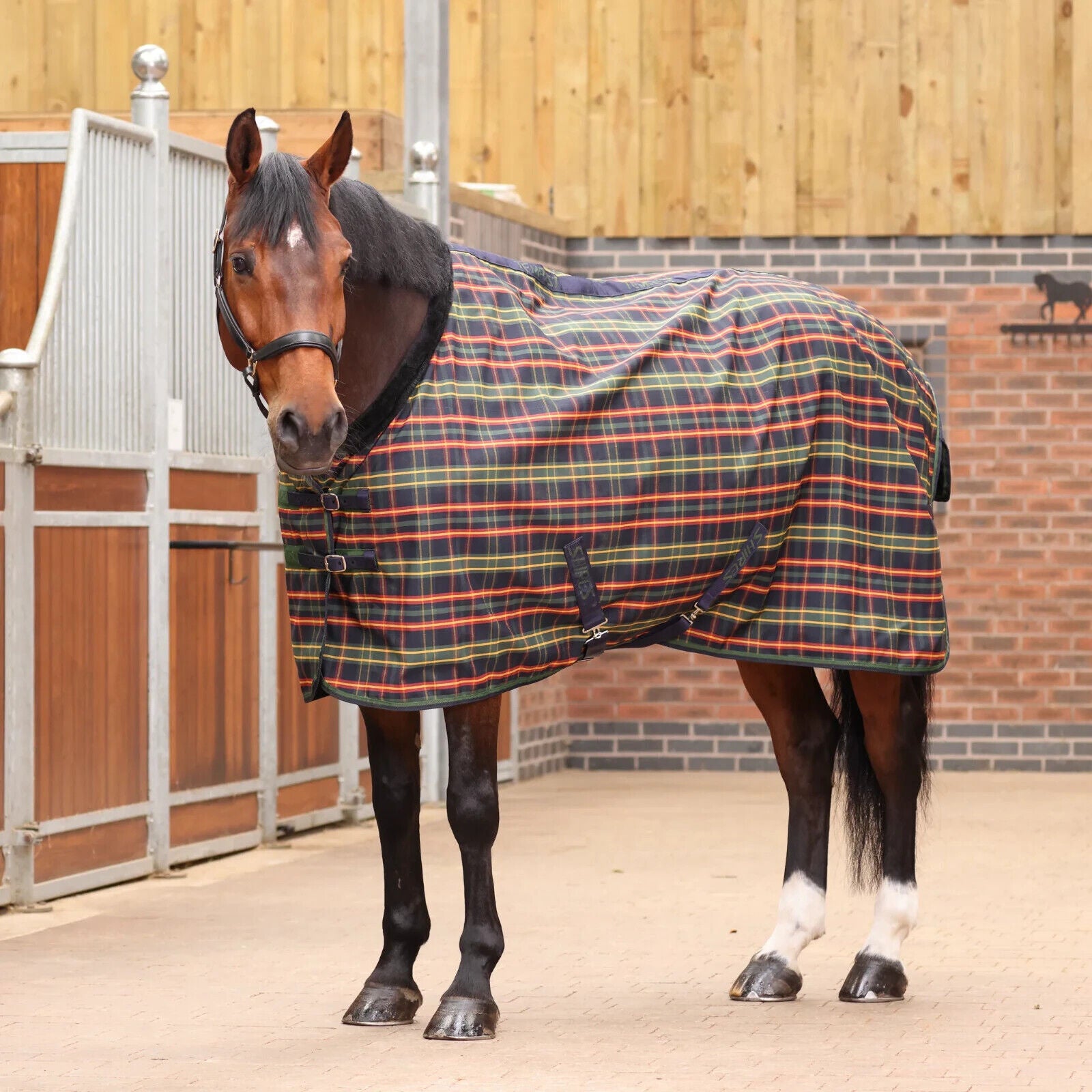 Picture of Shires Tempest Plus 0G Lightweight Std Neck Horse Stable Rug, 5'0"-7'3"