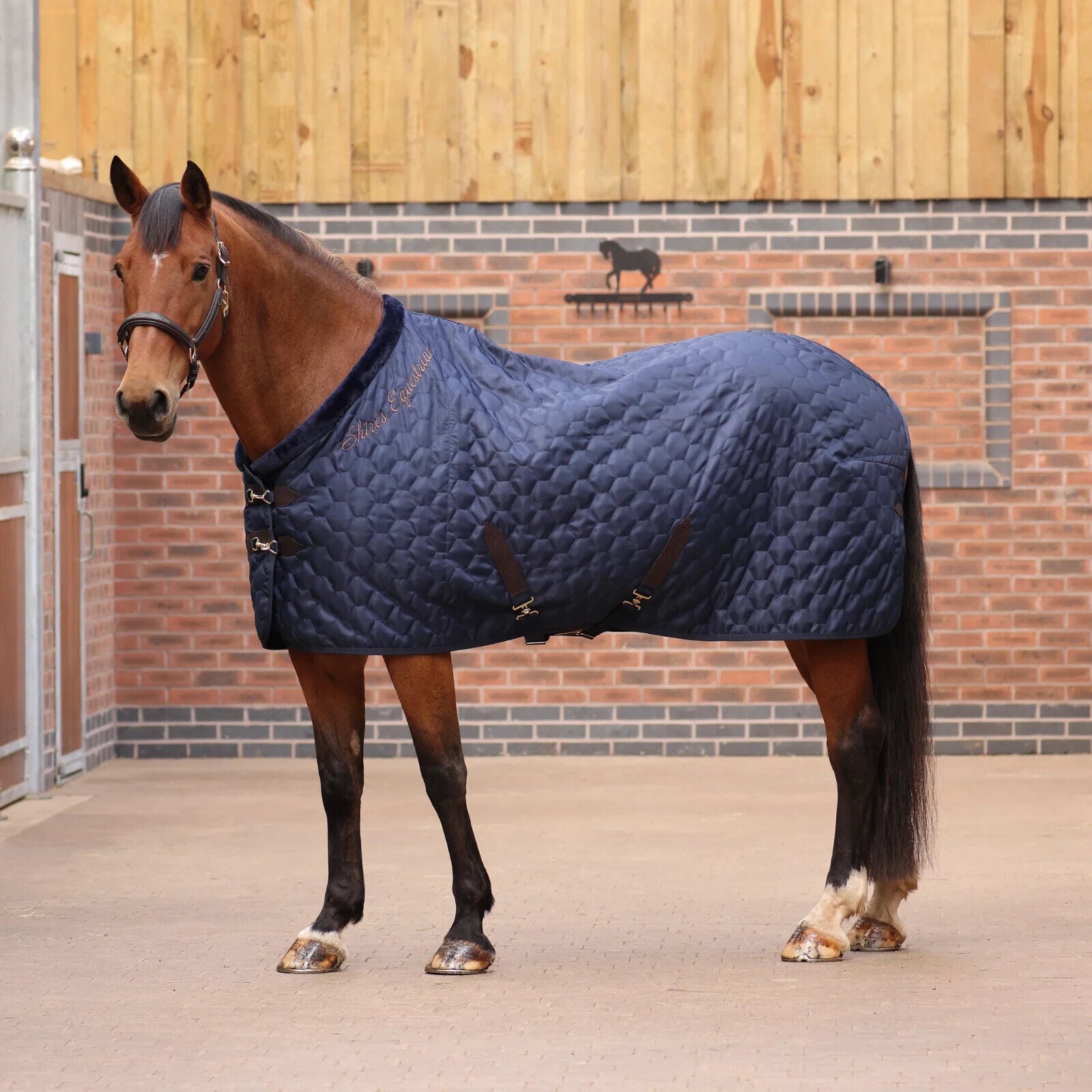 Picture of Shires Deluxe Quilted Show/Travel/Stable Rug, Navy, 5'6"-7'3"