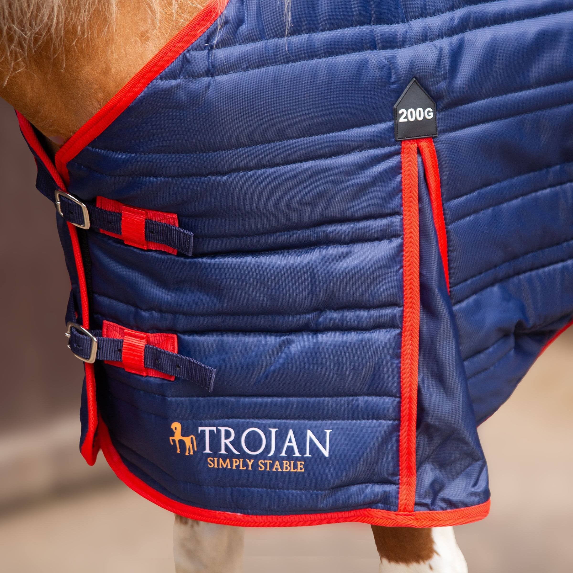 Gallop Trojan 200g Indoor Stable Rug Standard Neck In Navy/Red